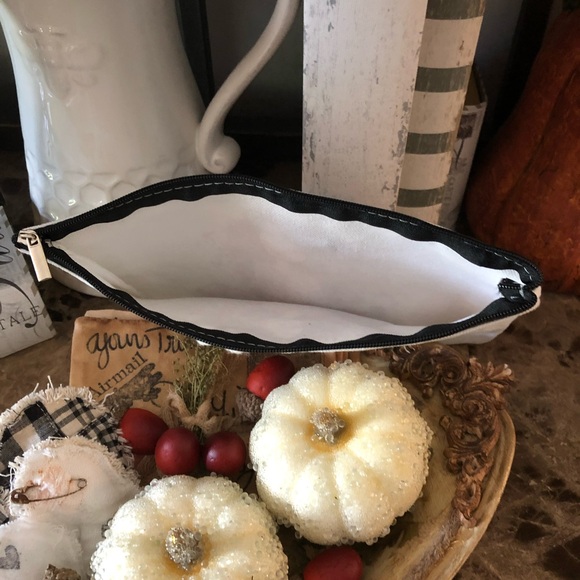 💄Canvas Pouch💋 - Picture 3 of 5